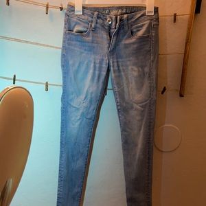 Light Wash American Eagle skinny Jeans